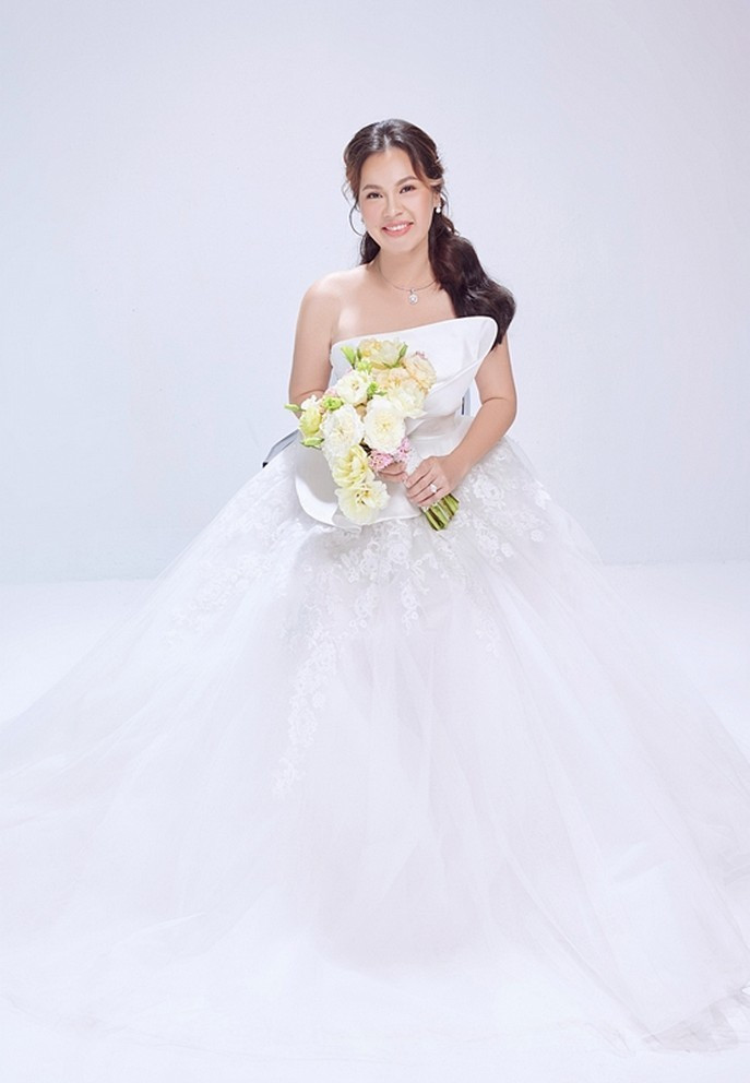 Ngọc Tiền là một nữ doanh nhân thành công ở lĩnh vực bất động sản. Được biết đến như "nữ tướng" trên thương trường nhưng khi về nhà, cô cố gắng chu toàn vai trò người vợ, người con dâu trong gia đình. Ngọc Tiền trải lòng chính Quý Bình là người trao cho mình niềm tin về tình yêu, hôn nhân sau những nỗi buồn quá khứ.