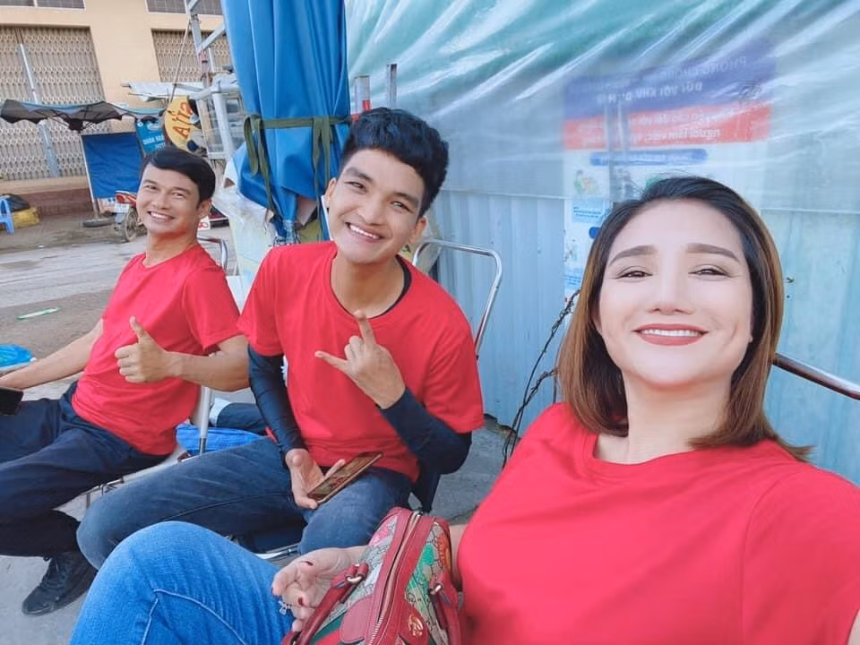 Cát Tường hội ngộ Mạc Văn Khoa, Tiết Cương khi cùng tham gia một show truyền hình chuẩn bị phát sóng.