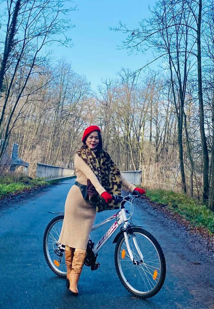 Mỹ Lệ đăng ảnh ở Đức cách đây một năm, bày tỏ mong muốn được sớm sang đây đoàn tụ cùng 2 con gái.