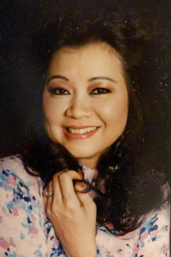 Trong thế hệ ca sĩ bolero trước và cho đến hiện tại, không một ai có được năng lực ngâm thơ trác tuyệt như Hoàng Oanh. Nữ danh ca ngâm thơ với chất giọng trầm dày, vô cùng ấm áp nhưng cũng không kém phần bay bổng.