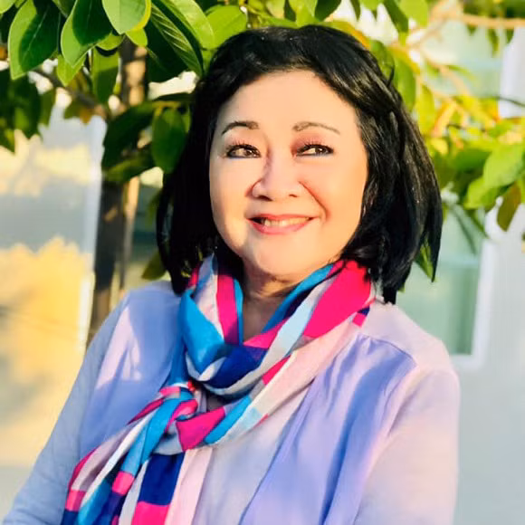 Điều đáng chú ý là nhan sắc của bà trẻ hơn tuổi thực rất nhiều.