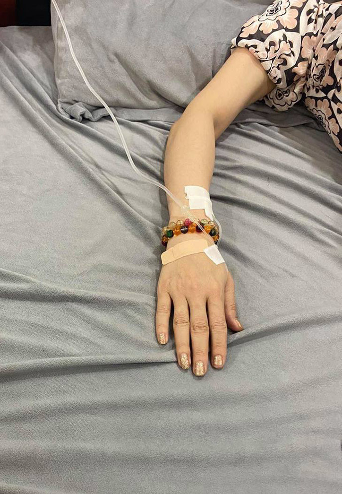 Nhiều bạn bè, cư dân mạng để lại bình luận chúc mỹ nhân chuyển giới Lâm Khánh Chi sớm hồi phục sức khỏe.