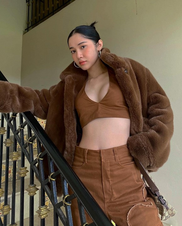 Quỳnh Hương cũng rất chăm đăng ảnh gợi cảm, phô dáng nóng bỏng.