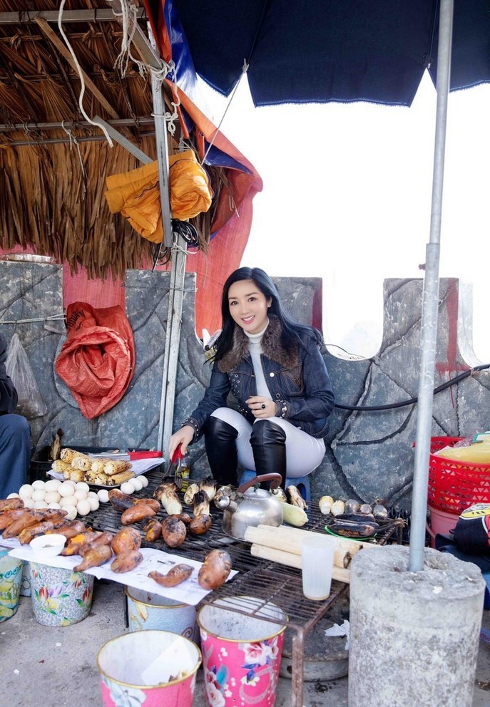 Hoa hậu Giáng My được dịp trải nghiệm phiên chợ của người dân vùng cao trong chuyến du lịch Tây Nguyên.