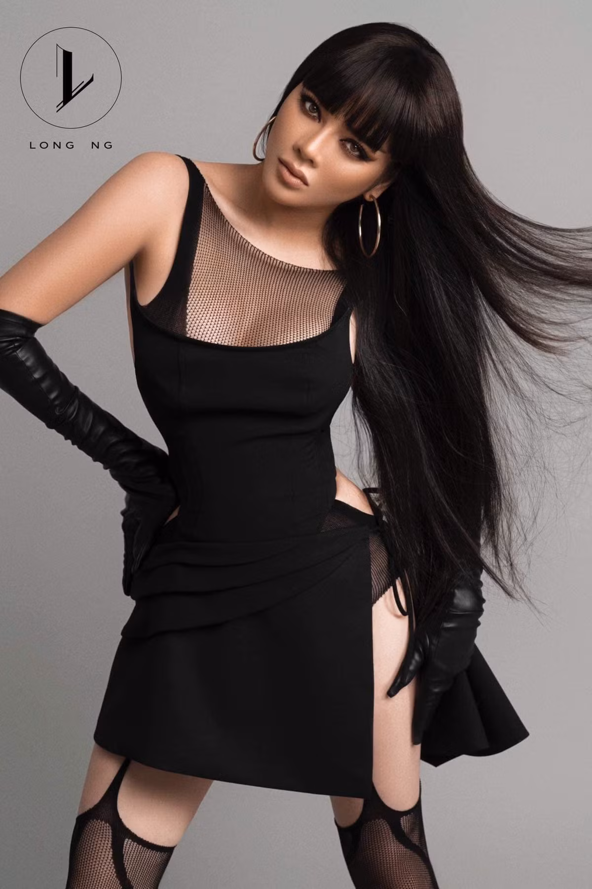 Ly Nha Ky khoe anh moi goi cam, tao bao khong ngo