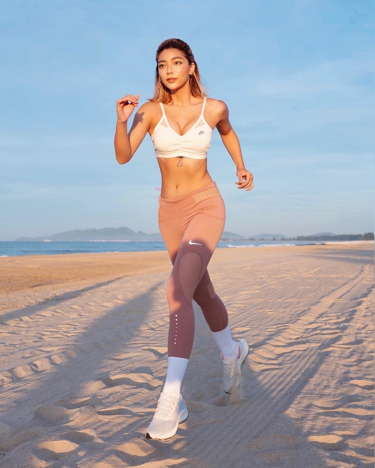 Katleen tiết lộ cô thường xuyên tập nhảy và võ để sở hữu vóc dáng săn chắc, phù hợp với các vai diễn cần cảnh hành động.