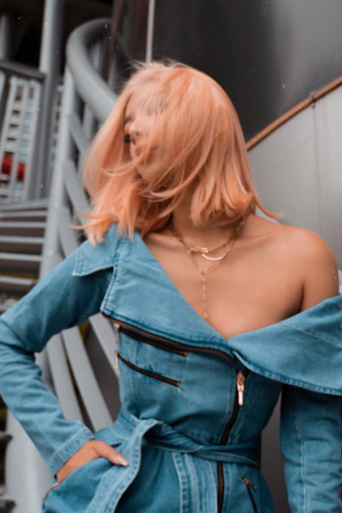 Cô biến hóa phong cách không khác gì người mẫu chuyên nghiệp.