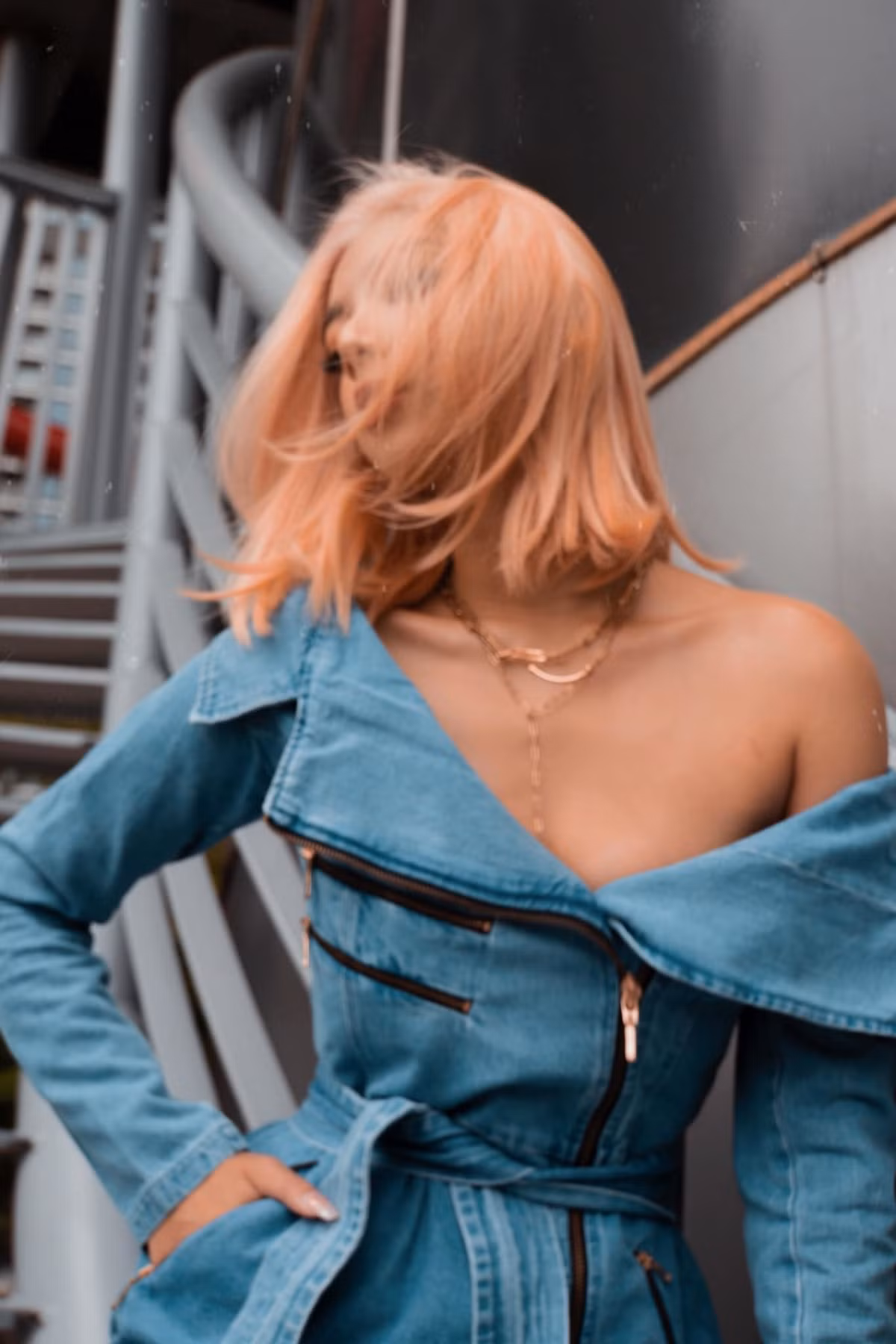 Cô biến hóa phong cách không khác gì người mẫu chuyên nghiệp.