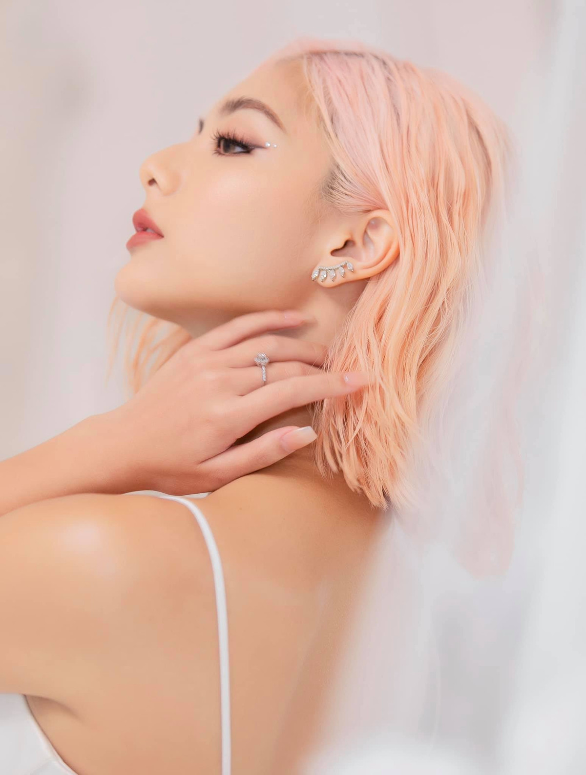 Nhan sắc nổi bật của đai đen võ thuật Katleen Phan Võ - huyền đai đệ tam đẳng trong môn võ Vịnh Xuân.