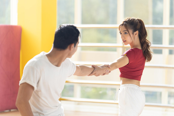 Thừa kế những tinh hoa từ cha là chưởng môn Vịnh Xuân, mẹ là hoa hậu Điện ảnh nên Katleen Phan Võ là sự kết hợp đặc sắc giữa vẻ đẹp quyến rũ của phụ nữ và sức mạnh của một võ sĩ.