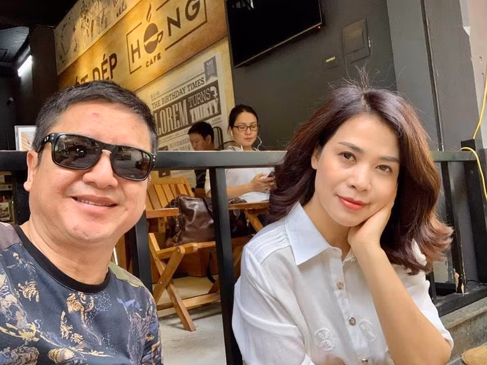 Chí Trung thường xuyên đăng tải những bức ảnh đời thường chụp cùng bạn gái, cùng những lời yêu thương bay bổng. Họ đồng hành bên nhau trong rất nhiều sự kiện.