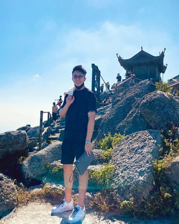 Matt Liu check-in Yen Tu, ngam khang dinh ben canh Huong Giang