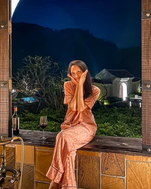 Matt Liu check-in Yen Tu, ngam khang dinh ben canh Huong Giang-Hinh-2