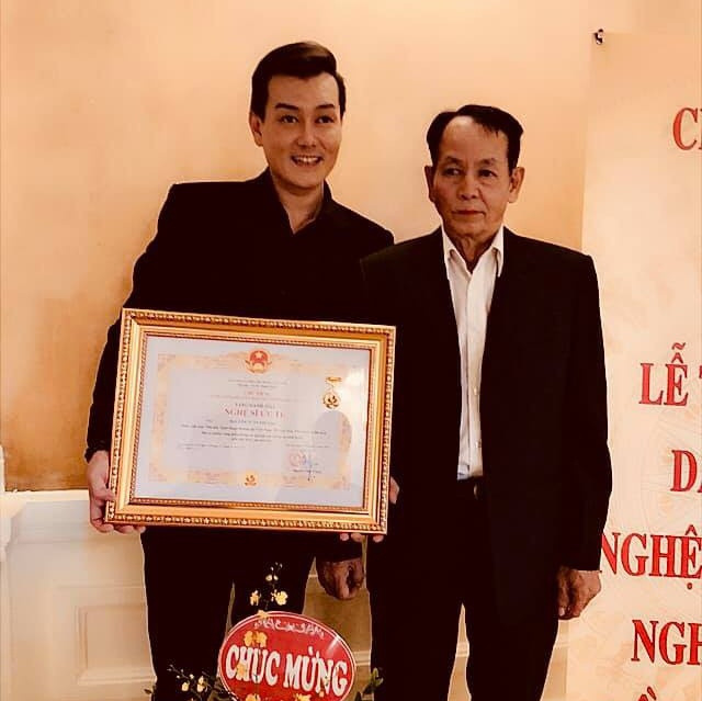 Cha ca si Tuan Phuong: 