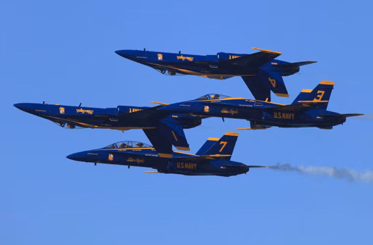 Bay đội hình mạo hiểm.