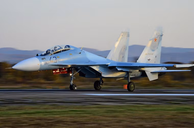 Các mẫu thử nghiệm Su-30M2 chính thức hoàn thành giai đoạn bay thử nghiệm vào tháng 9/2010. Không quân Nga đã đặt mua 4 chiếc vào năm 2009, tiếp đó là 16 chiếc trong năm 2012. Tính tới tháng 8/2014, có tất cả 12 chiếc đã được bàn giao,