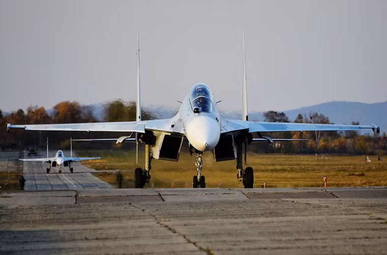 KnAAPO không công bố tính năng của Su-30M2 – dẫu vậy chắc chắn nó có nhiều điểm khác biệt với Su-30MK2 bản xuất khẩu – ít nhất là phải vượt trội hơn.