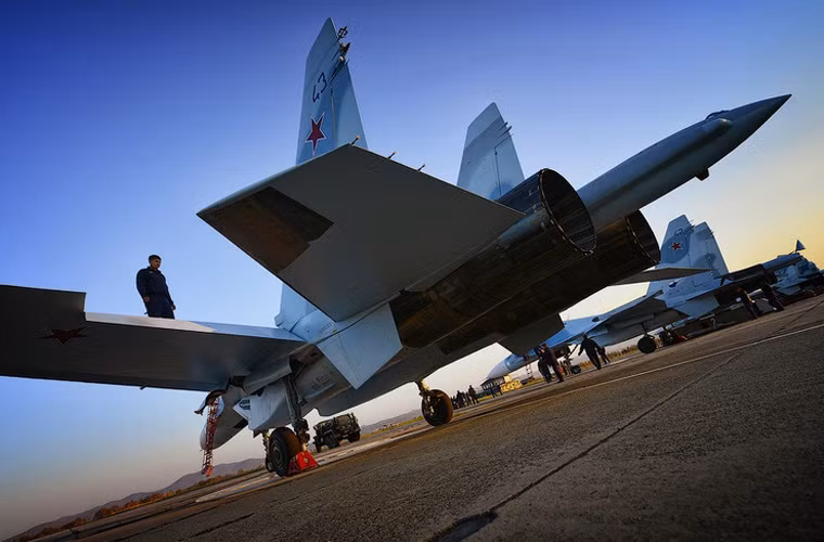 Nhiều khả năng Su-30M2 vẫn chỉ sử dụng động cơ phản lực AL-31F, không phải là mẫu động cơ có kiểm soát véc tơ lực đẩy.