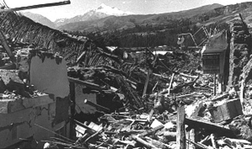 6. Năm 1970, tại Chimbote (Peru): Ngày 31/5/1970, trận động mạnh 7,9 độ Richter đã xảy ra tại thị trấn ven biển Chimbote của Peru và cướp đi sinh mạng của 70.000 người, khiến hơn 800.000 dân mất nhà cửa. Các trận lở đất cùng với các mảnh vỡ lao xuống với tốc độ 320 km/h từ ngọn núi Navado Huascaran phá hủy toàn bộ các làng mạc quanh đó. Sự rung chuyển còn cảm nhận được tại Lima - cách đó 640 km.