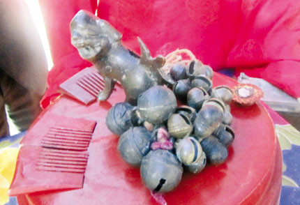 Bộ lục lạc trong bộ báu vật.