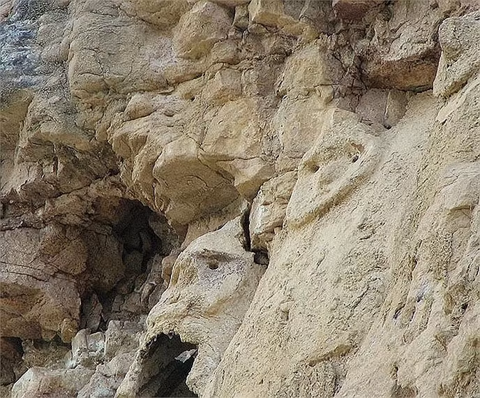 Những chiếc quách purunmachus khác cũng đã được tìm thấy trên một vách đá khác tại khu vực Aya-chaqui gần đó. Chúng mang khá nhiều đặc điểm khác biệt so với nhóm được tìm thấy tại thung lũng Utcubamba, mặc dù đều là sản phẩm của nền văn hóa Chachapoy.