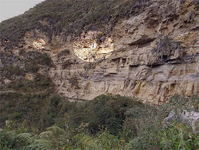 Tuy nhiên, mặc dù bị đàn áp và khống chế hầu như về mọi mặt, người Chachapoya vẫn còn giữ lại được truyền thống thiêng liêng nhất của mình, đó chính là những chiếc quách bằng đất sét họ đã dùng chôn cất tổ tiên và người thân qua nhiều thế hệ.