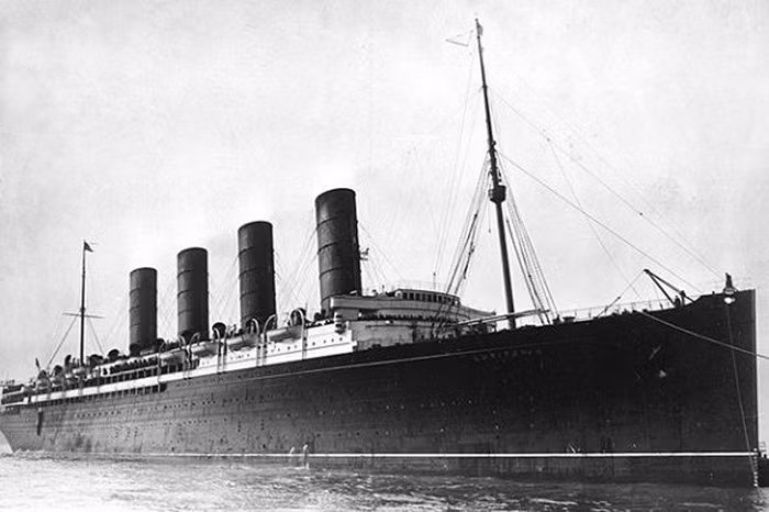 Ngày 7/5/1915, Tàu Lusitania đã va phải một quả ngư lôi của Đức khiến tàu nổ và chìm xuống biển. Khoảng 1.195 người đã thiệt mạng trong vụ tai nạn này.