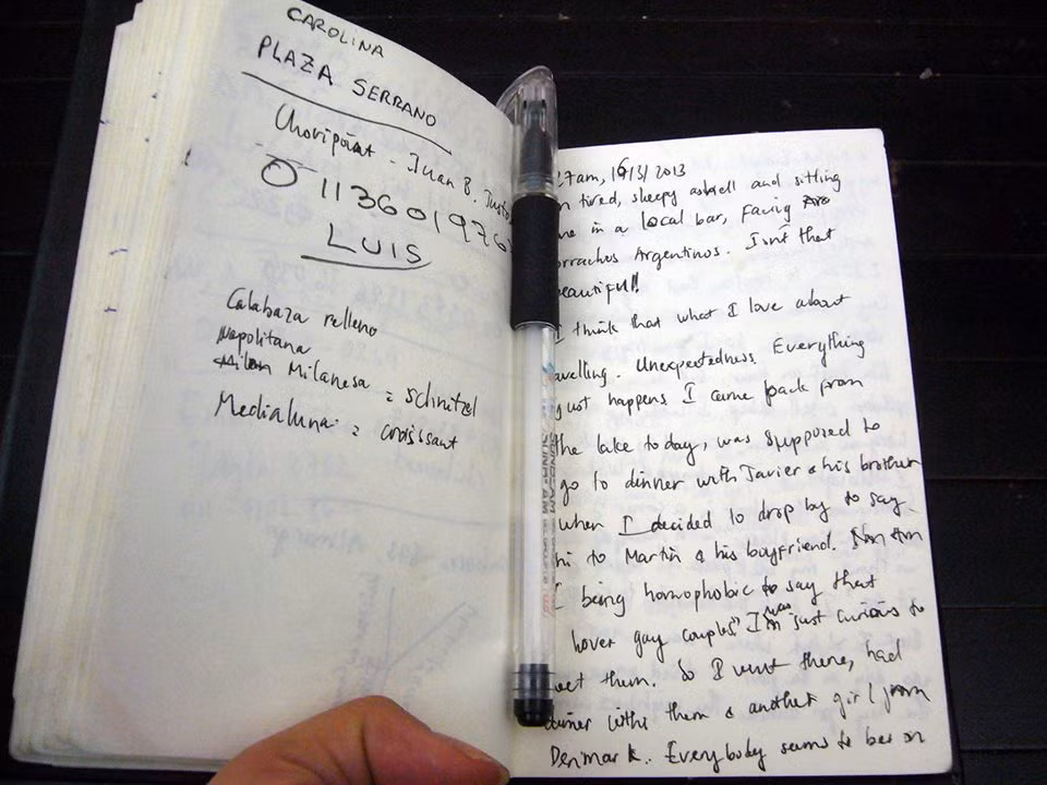 Cuốn nhật ký luôn đi theo Huyền Chip trong suốt hành trình.