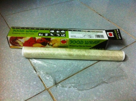 Màng bọc thực phẩm không rõ nguồn gốc bán tại các chợ Hà Nội. Ảnh: N.Đ