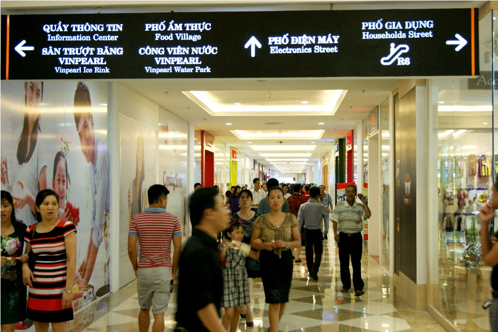 600 gian hàng tại TTTM được bố trí theo từng khu vực một cách khoa học như phố ẩm thực, phố gia dụng...