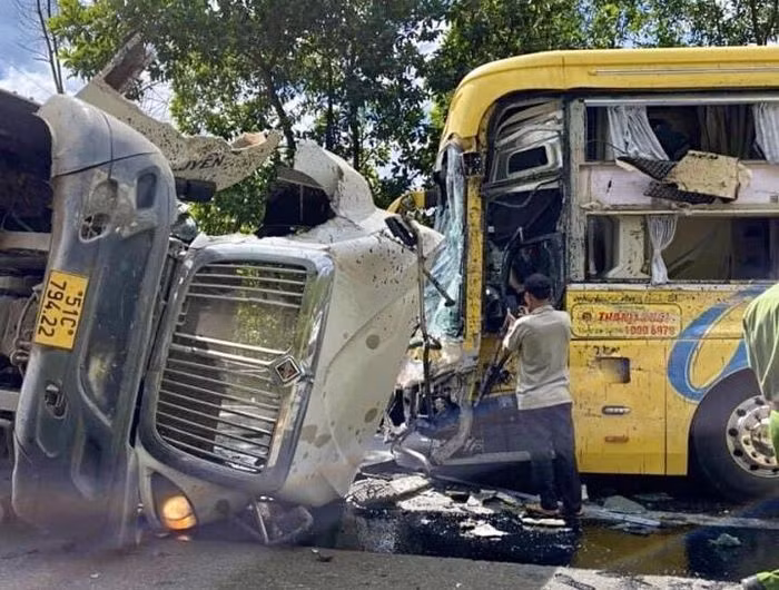 Tai nan lien hoan tren deo Bao Loc, giao thong ach tac nhieu gio-Hinh-2