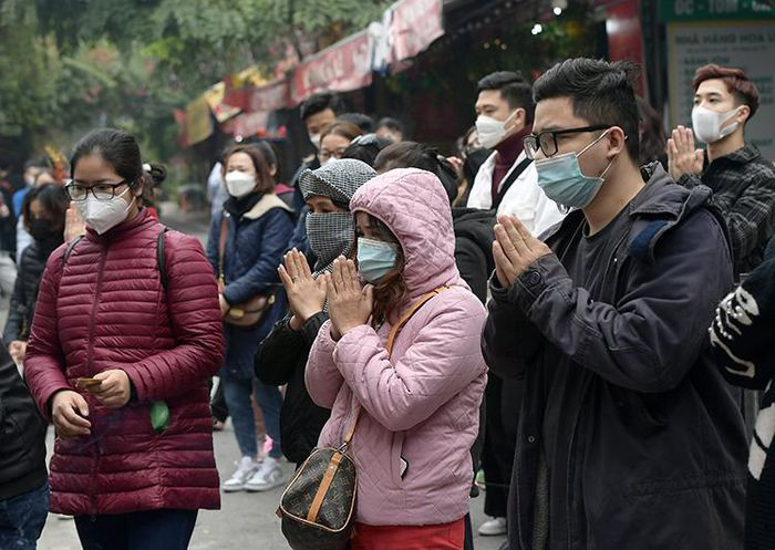 Lượng người đổ về đây trong ngày mùng 1 đông hơn, nhưng không có hiện tượng ùn ứ như mọi năm.