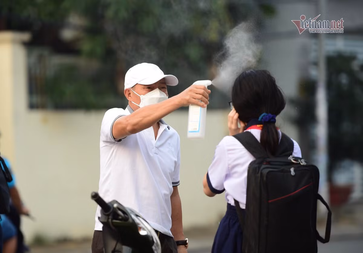 Hoc sinh TP.HCM hoc truc tuyen neu bo me khong cho den truong