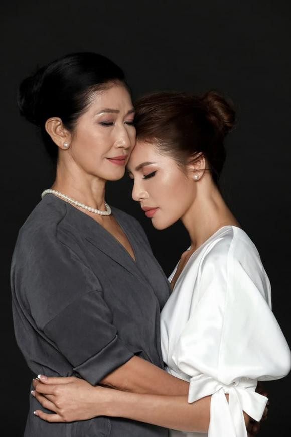 Mẹ ruột Minh Tú phản ứng ra sao khi con gái thông báo đám cưới? - Hình 9 Me ruot Minh Tu phan ung ra sao khi con gai thong bao dam cuoi?-Hinh-9