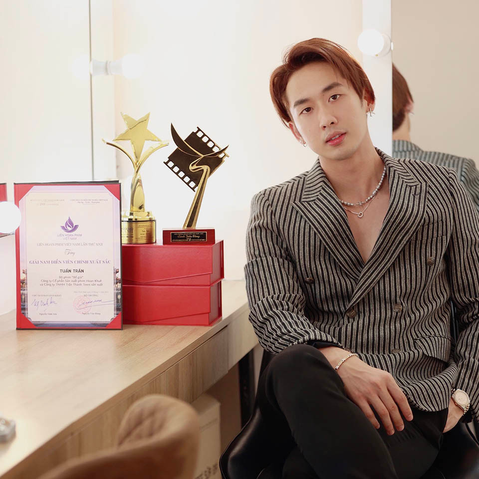 Tuấn Trần đạt kỷ lục khủng nhờ phim 400 tỷ của Trấn Thành Tuan Tran dat ky luc khung nho phim 400 ty cua Tran Thanh
