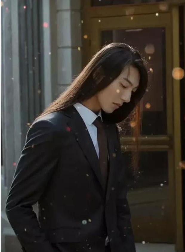 Quen bat filter luc livestream, 'hot boy toc dai' lo ro khuyet diem-Hinh-2