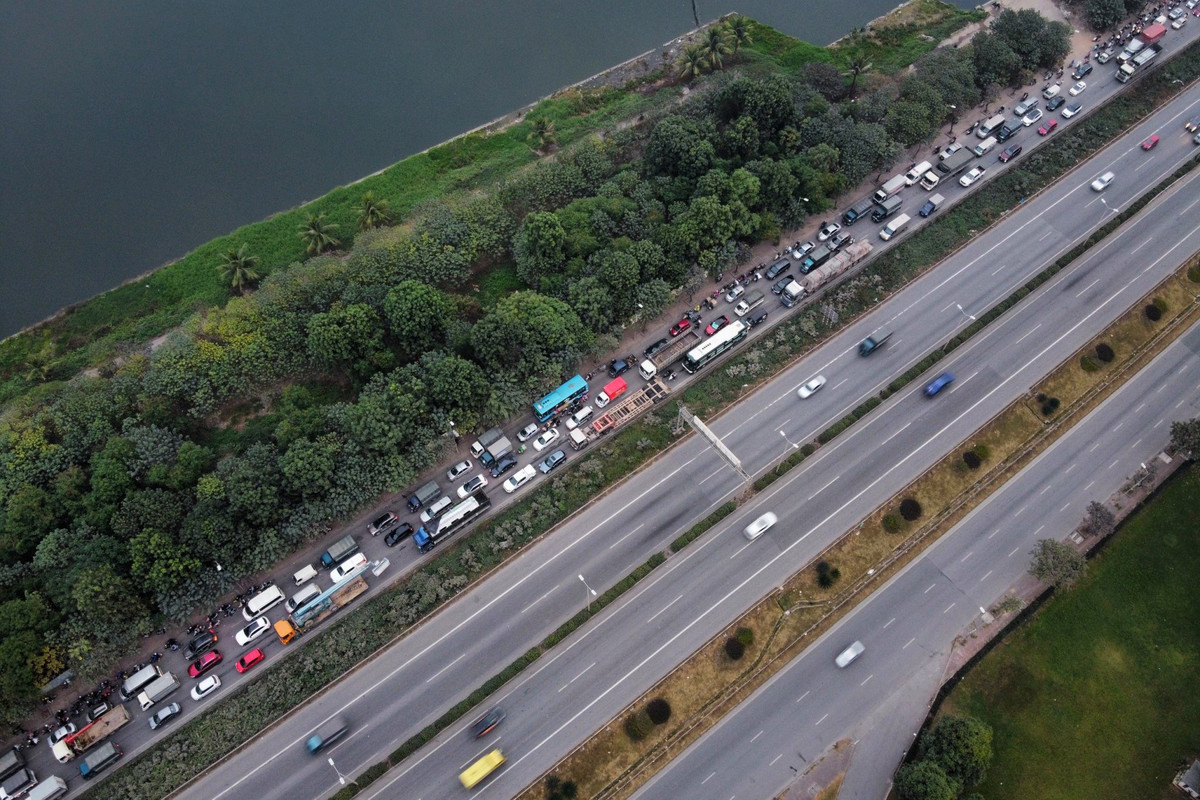 Lúc 17h30, các tuyến đường quanh khu vực cửa ngõ phía nam Hà Nội, bao gồm cả tuyến Vành đai 3 thông thoáng trở lại.