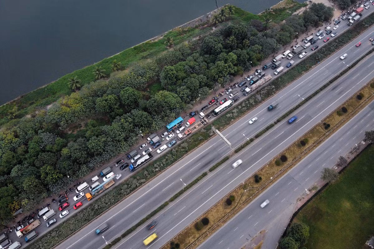 Lúc 17h30, các tuyến đường quanh khu vực cửa ngõ phía nam Hà Nội, bao gồm cả tuyến Vành đai 3 thông thoáng trở lại.