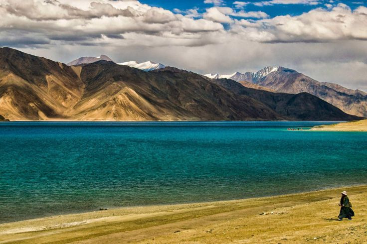  6. Nguồn nước không thể uống được. Hàm lượng muối cao khiến nước hồ không thích hợp cho việc sinh hoạt hay uống trực tiếp. Ảnh: Pinterest.