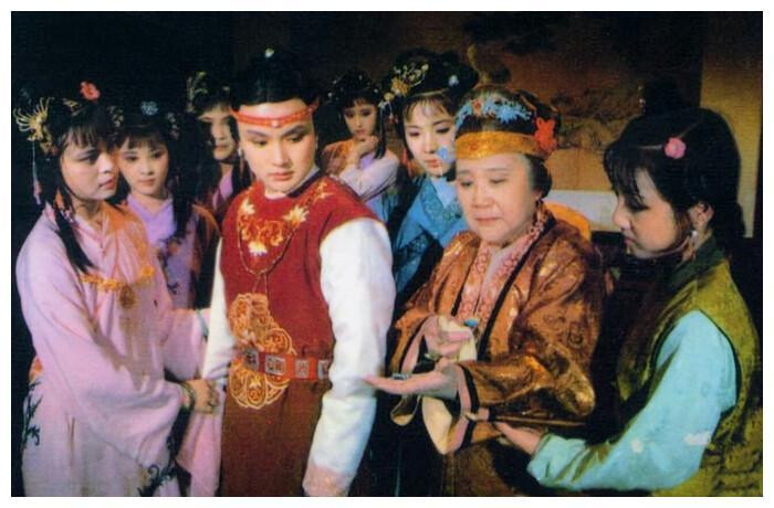 4 cau kinh dien trong “Hong Lau Mong” nhin thau ban chat con nguoi