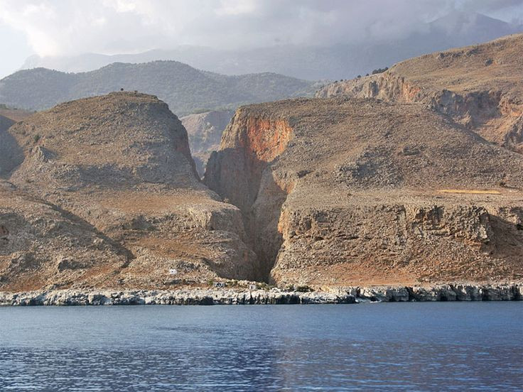  2. Nằm trong Công viên quốc gia Samaria. Công viên này được thành lập vào năm 1962 để bảo vệ hệ sinh thái độc đáo của vùng Lefka Ori (Núi Trắng). Ảnh: Pinterest.