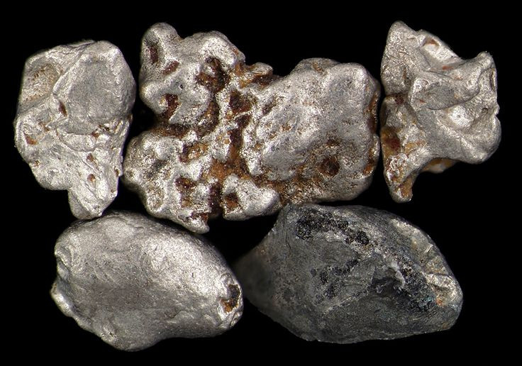  8. Nam Phi là nơi khai thác bạch kim lớn nhất thế giới. Hơn 70% sản lượng bạch kim toàn cầu đến từ các mỏ tại Nam Phi, khiến quốc gia này trở thành trung tâm của ngành công nghiệp khai khoáng bạch kim. Ảnh: Pinterest.