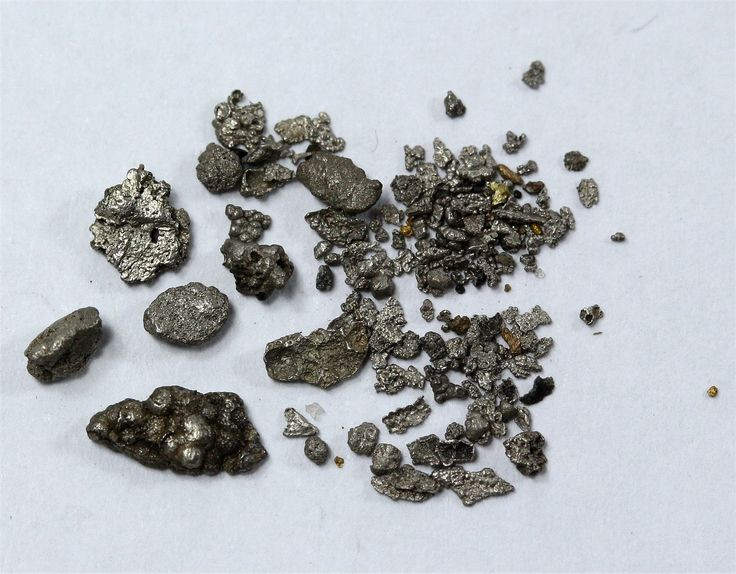  3. Bạch kim có độ bền vượt trội và không bị ăn mòn. Kim loại này không bị oxy hóa, không gỉ và có khả năng chịu nhiệt cực tốt. Vì thế, bạch kim thường được dùng trong các ứng dụng đòi hỏi độ bền và ổn định cao, như thiết bị y tế hoặc động cơ máy bay. Ảnh: Pinterest.