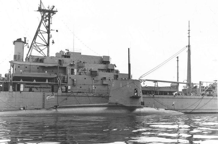  7. Một trong những thảm kịch bí ẩn nhất của Hải quân Mỹ. Mặc dù có nhiều giả thuyết khác nhau, nguyên nhân chính xác dẫn đến vụ chìm tàu USS Scorpion vẫn chưa bao giờ được công bố chính thức, khiến nó trở thành một trong những bí ẩn lớn nhất của Hải quân Mỹ. Ảnh: Pinterest.