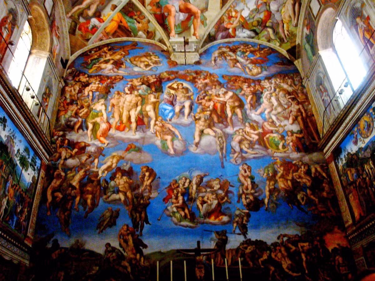  7. Michelangelo đã vẽ các Sibyl trên trần nhà nguyện Sistine. Trong tác phẩm nghệ thuật nổi tiếng tại Nhà nguyện Sistine, Michelangelo đã khắc họa năm Sibyl cùng với các nhà tiên tri Kinh Thánh, thể hiện sự quan trọng của họ trong cả văn hóa La Mã và Cơ đốc giáo. Ảnh: Pinterest.