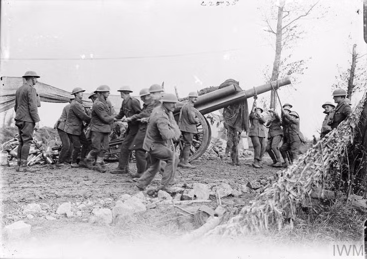  Trận đánh kéo dài hơn ba tháng. Bắt đầu từ ngày 31/7 đến ngày 10/11/1917, chiến dịch Passchendaele diễn ra giữa lực lượng Đồng Minh và Đế quốc Đức, tiêu tốn thời gian và nguồn lực khổng lồ của cả hai phe. Ảnh: Pinterest.