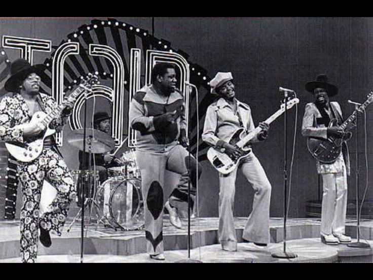  7. Lời nguyền của số 27 trong giới nhạc sĩ. Nhiều nghệ sĩ nổi tiếng như Jimi Hendrix, Jim Morrison, Kurt Cobain và Amy Winehouse đều qua đời ở tuổi 27, khiến người ta tin rằng có một “lời nguyền” ám ảnh những ngôi sao nhạc rock ở độ tuổi này. Ảnh: Pinterest.