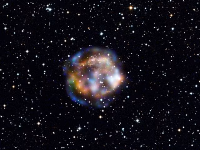  4. Các vì sao sẽ lần lượt tắt đi. Sau hàng nghìn tỷ năm, tất cả các ngôi sao sẽ cháy hết nhiên liệu, biến thành sao lùn trắng, sao neutron hoặc lỗ đen. Ảnh: Pinterest.