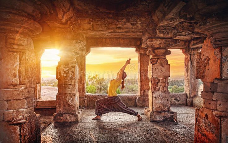  5. “Chitta vritti nirodha” – định nghĩa nổi tiếng về yoga. Câu mở đầu chương Một định nghĩa yoga là “ngăn chặn những dao động của tâm trí” – một nguyên lý nền tảng trong hành trình thiền định và nhận thức. Ảnh: Pinterest.