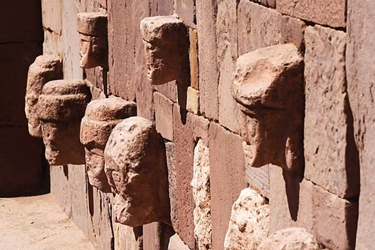  Tiahuanaco từng là trung tâm của một nền văn minh hùng mạnh. Văn minh Tiahuanaco không chỉ giới hạn trong một thành phố, mà mở rộng ảnh hưởng khắp cao nguyên Altiplano, từ Bolivia đến Peru và miền bắc Chile. Ảnh: Pinterest.